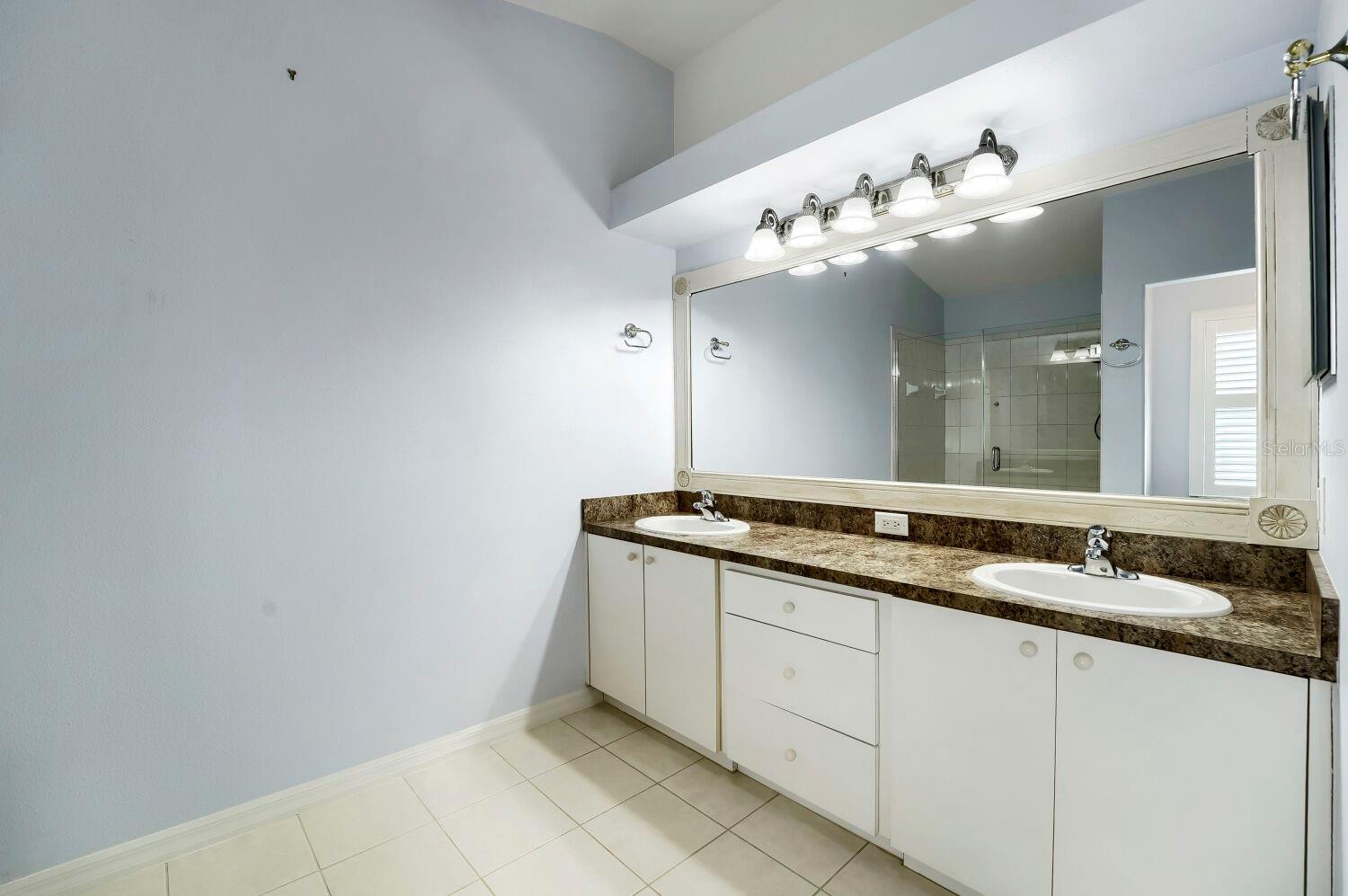 Image 18 of 27 For 11337 Clear Oak Cir