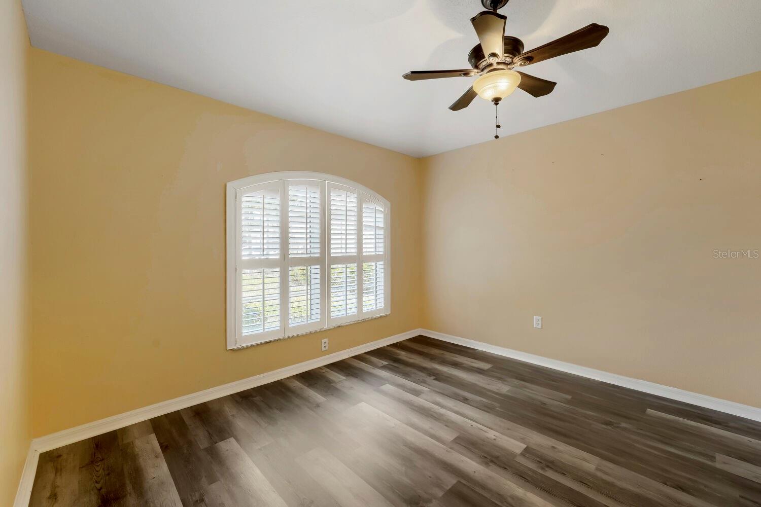 Image 23 of 27 For 11337 Clear Oak Cir