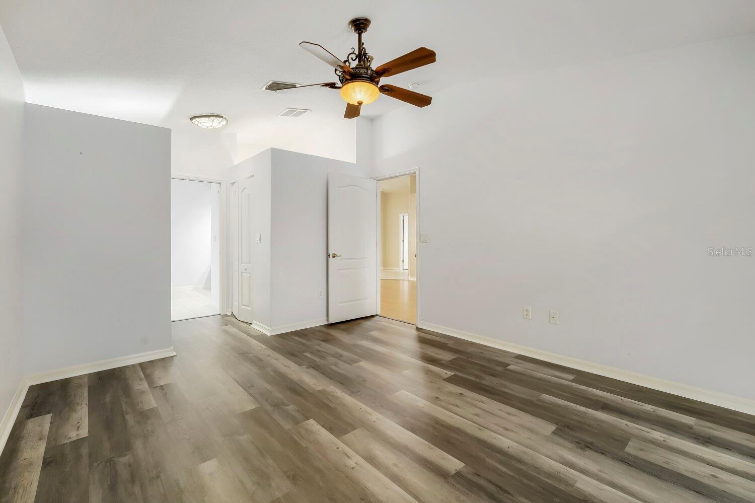 Image 24 of 27 For 11337 Clear Oak Cir