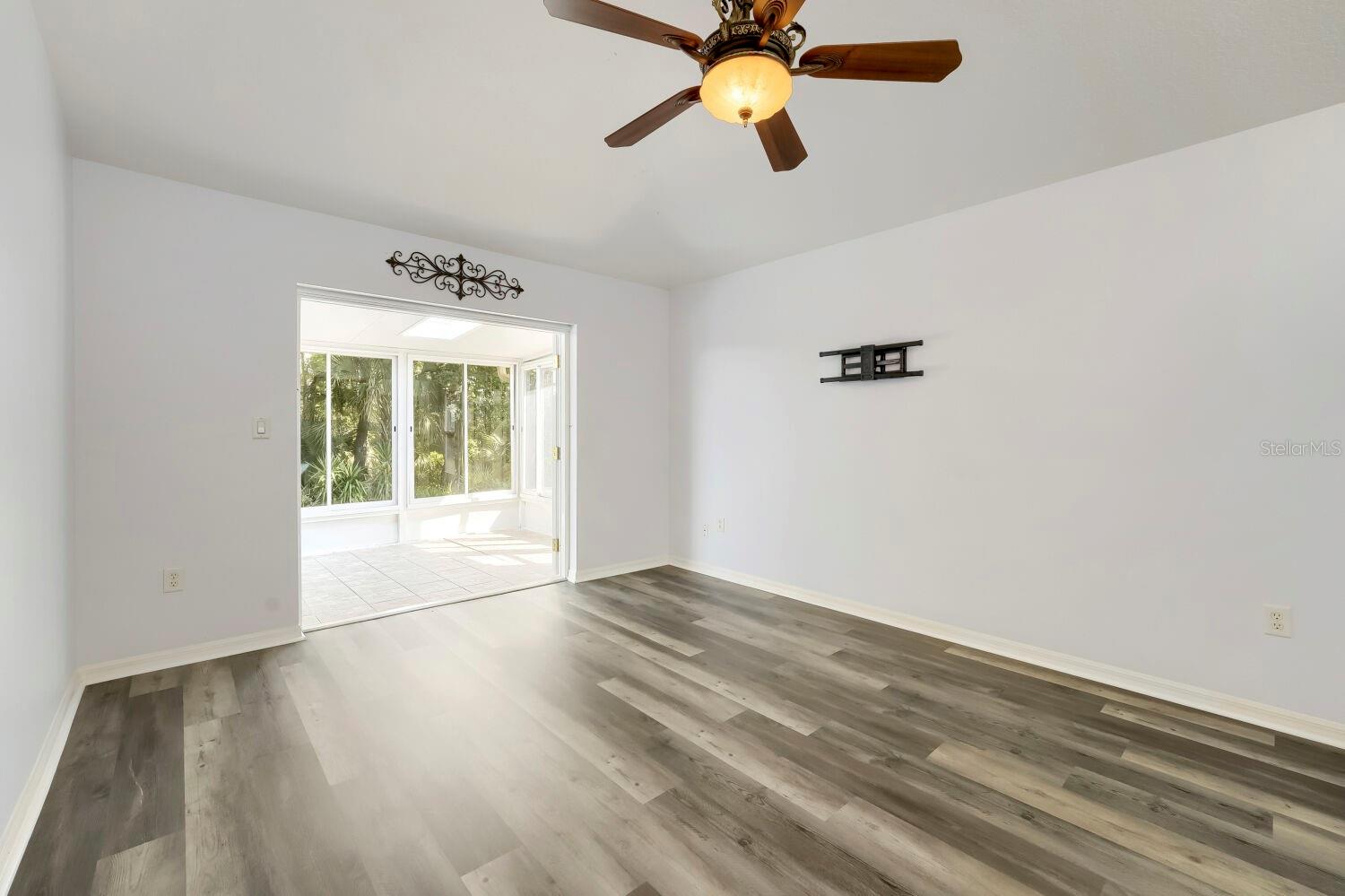 Image 7 of 27 For 11337 Clear Oak Cir