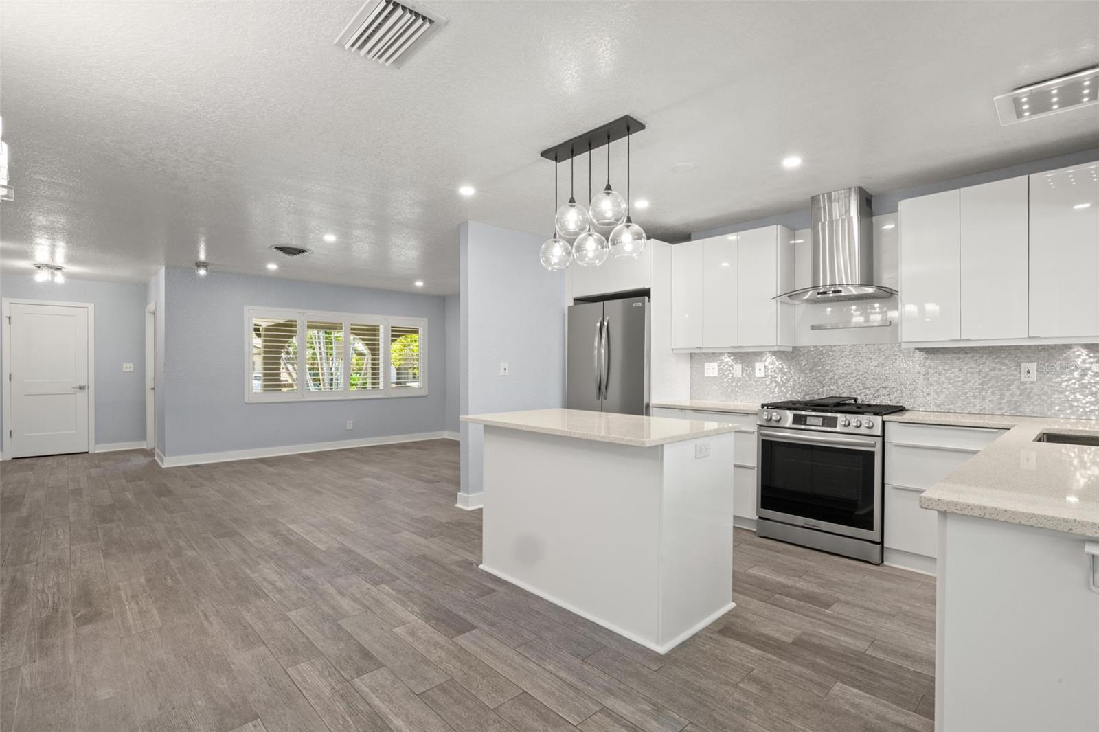 Image 13 of 36 For 4276 14th Lane Ne