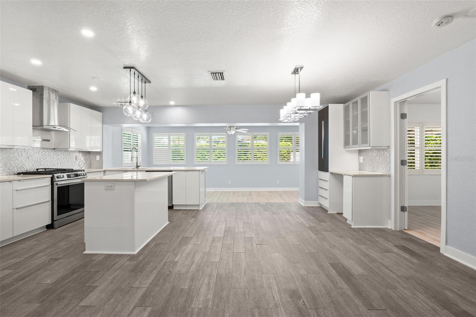 Image 17 of 36 For 4276 14th Lane Ne