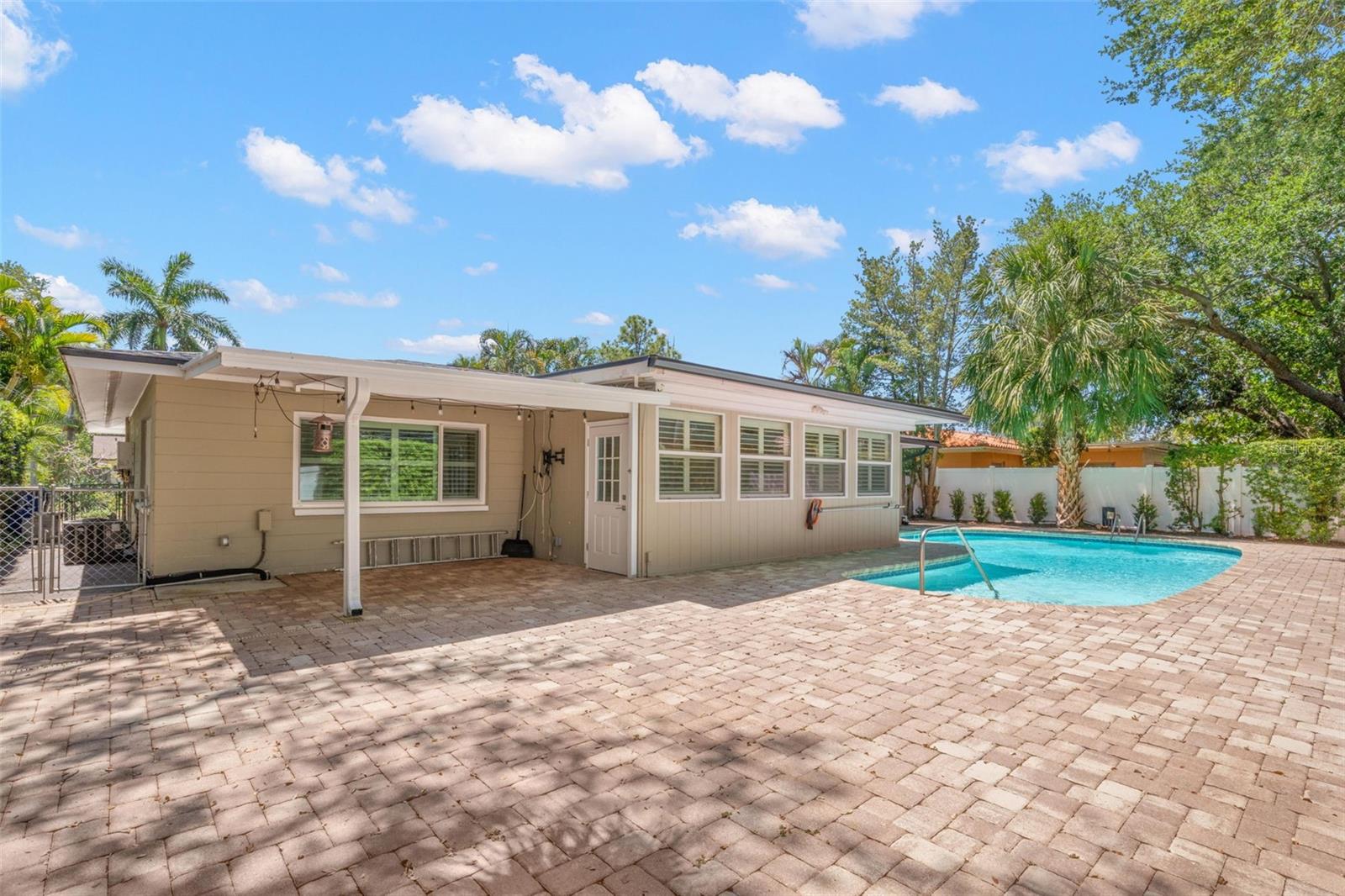 Image 21 of 36 For 4276 14th Lane Ne