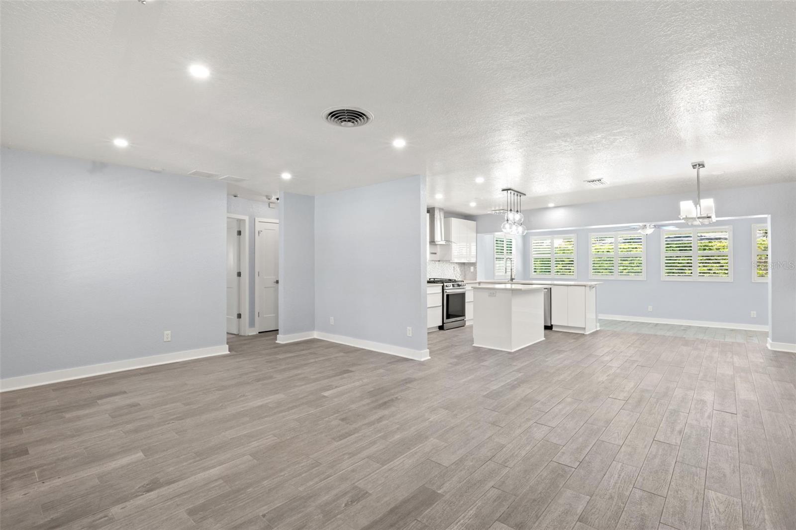 Image 5 of 36 For 4276 14th Lane Ne