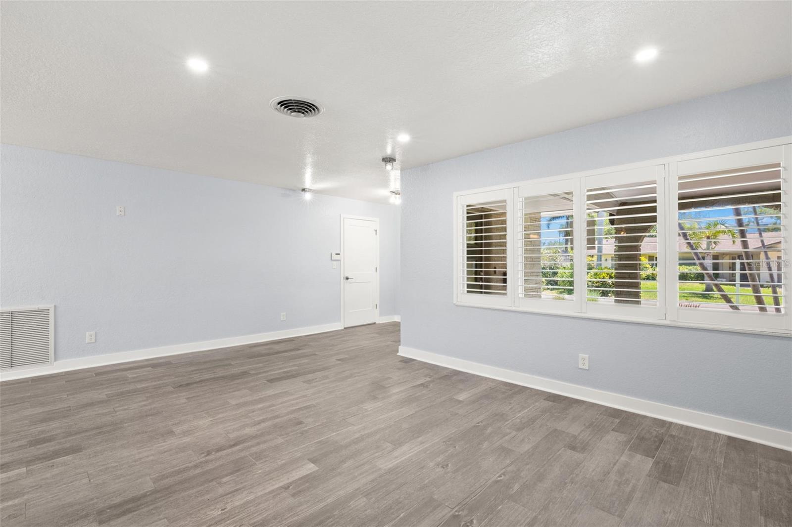 Image 6 of 36 For 4276 14th Lane Ne