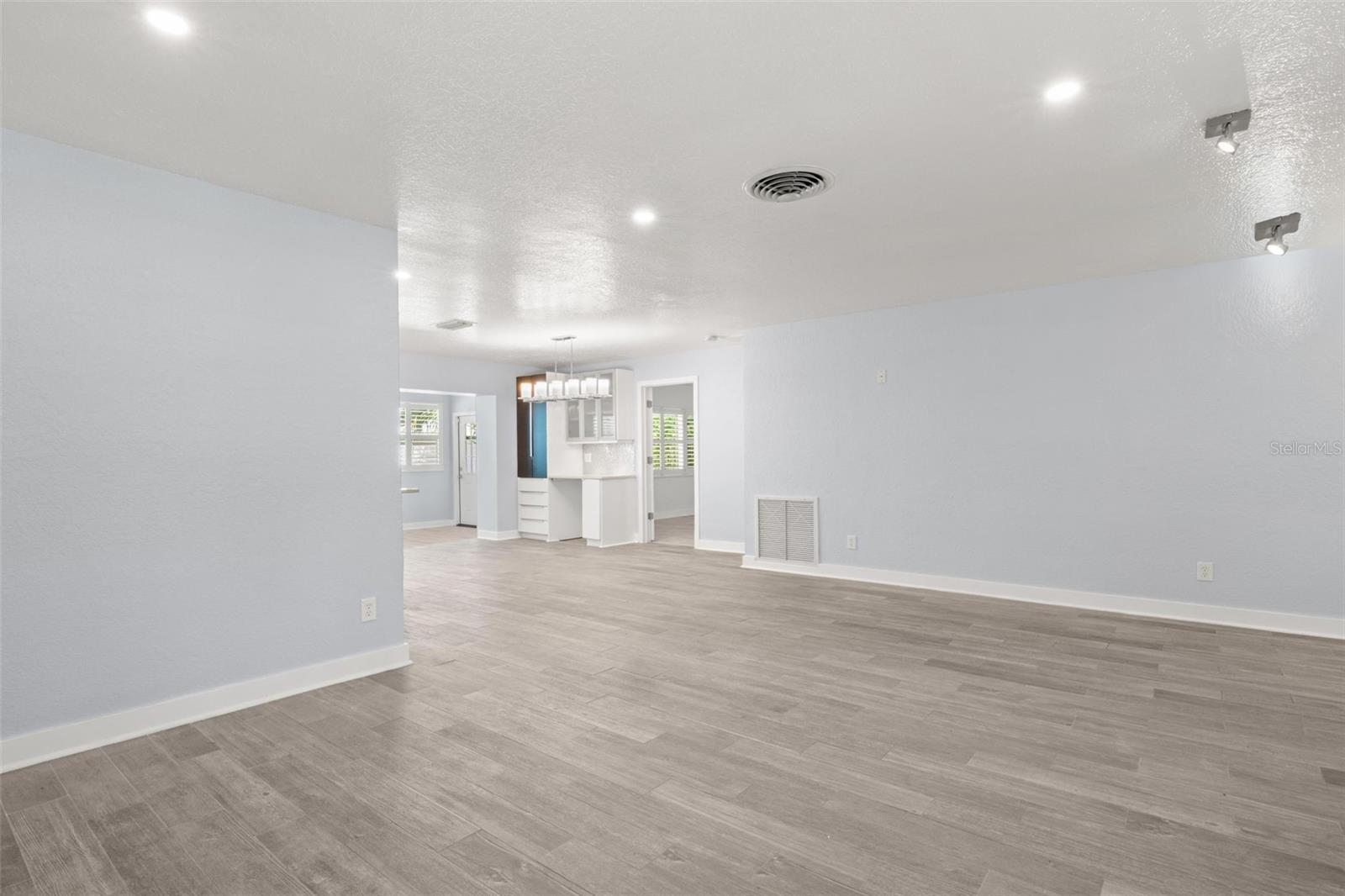 Image 7 of 36 For 4276 14th Lane Ne