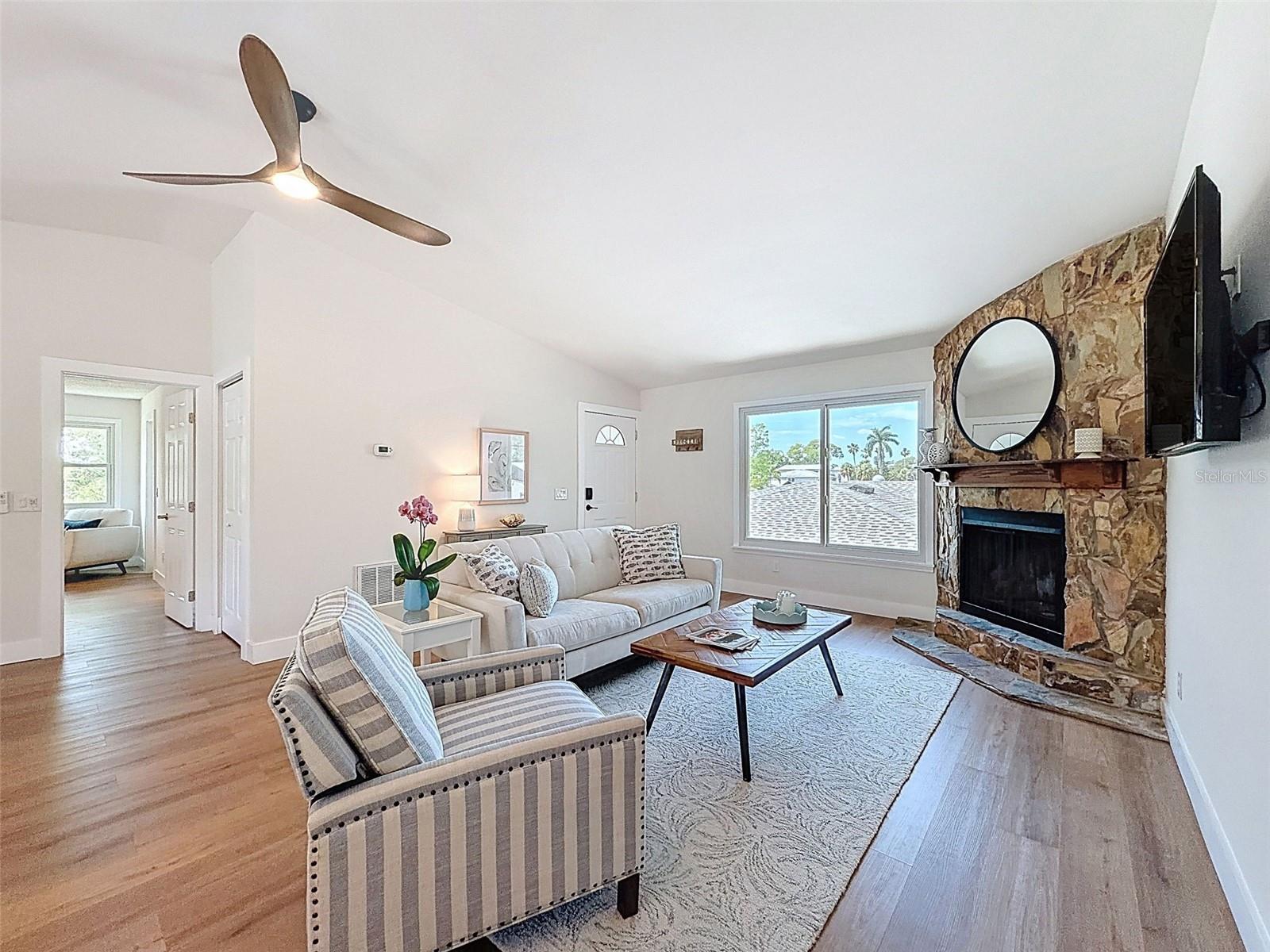 Image 10 of 29 For 1899 Shore Acres Boulevard Ne