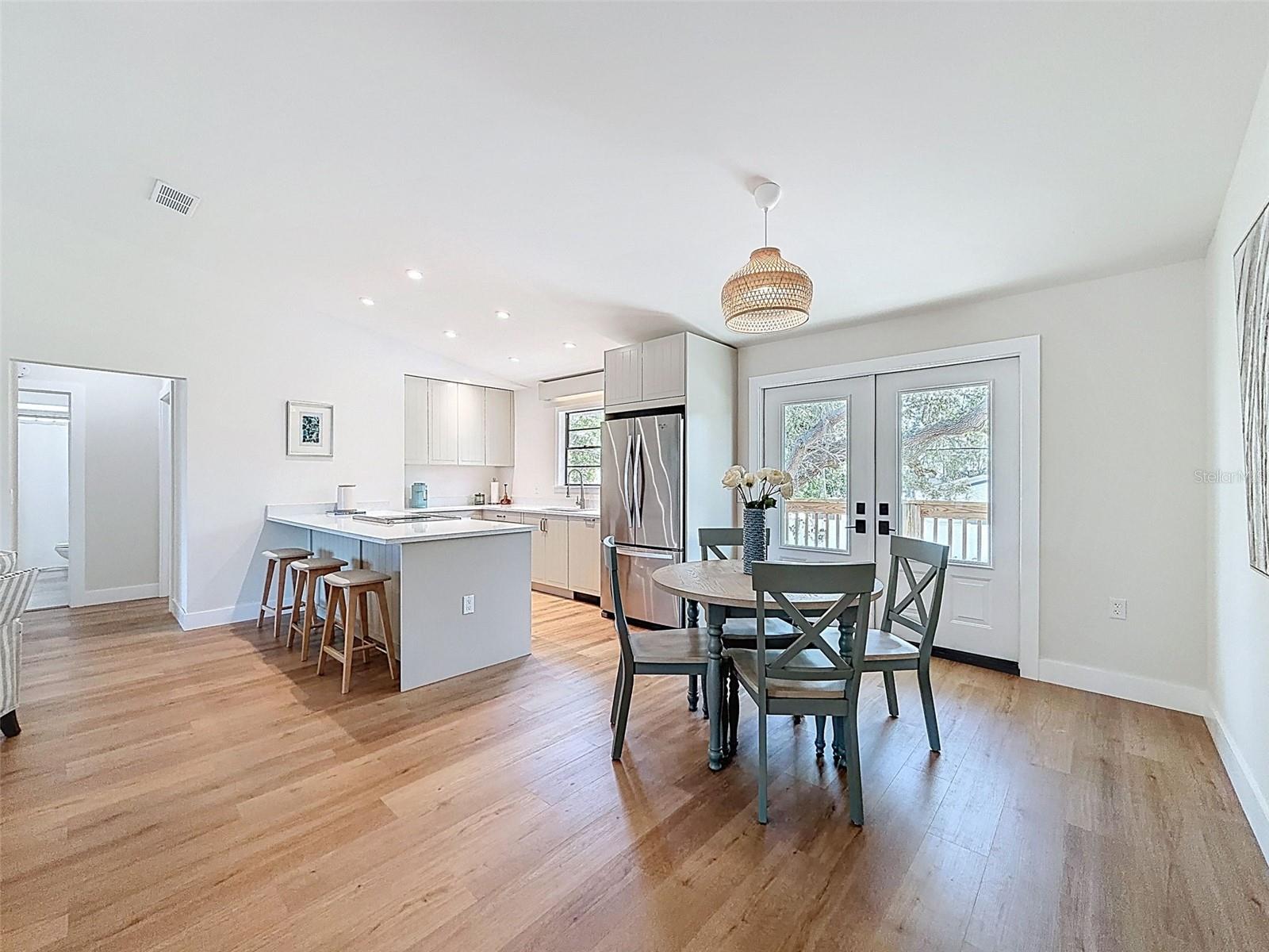 Image 11 of 29 For 1899 Shore Acres Boulevard Ne