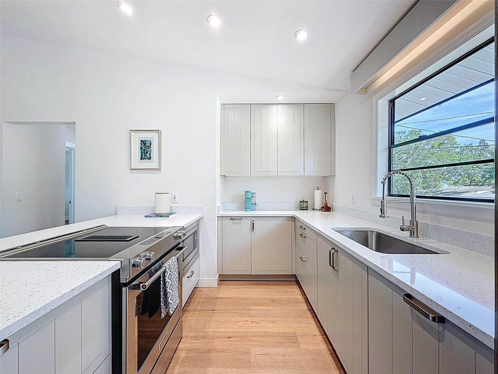 Image 13 of 29 For 1899 Shore Acres Boulevard Ne