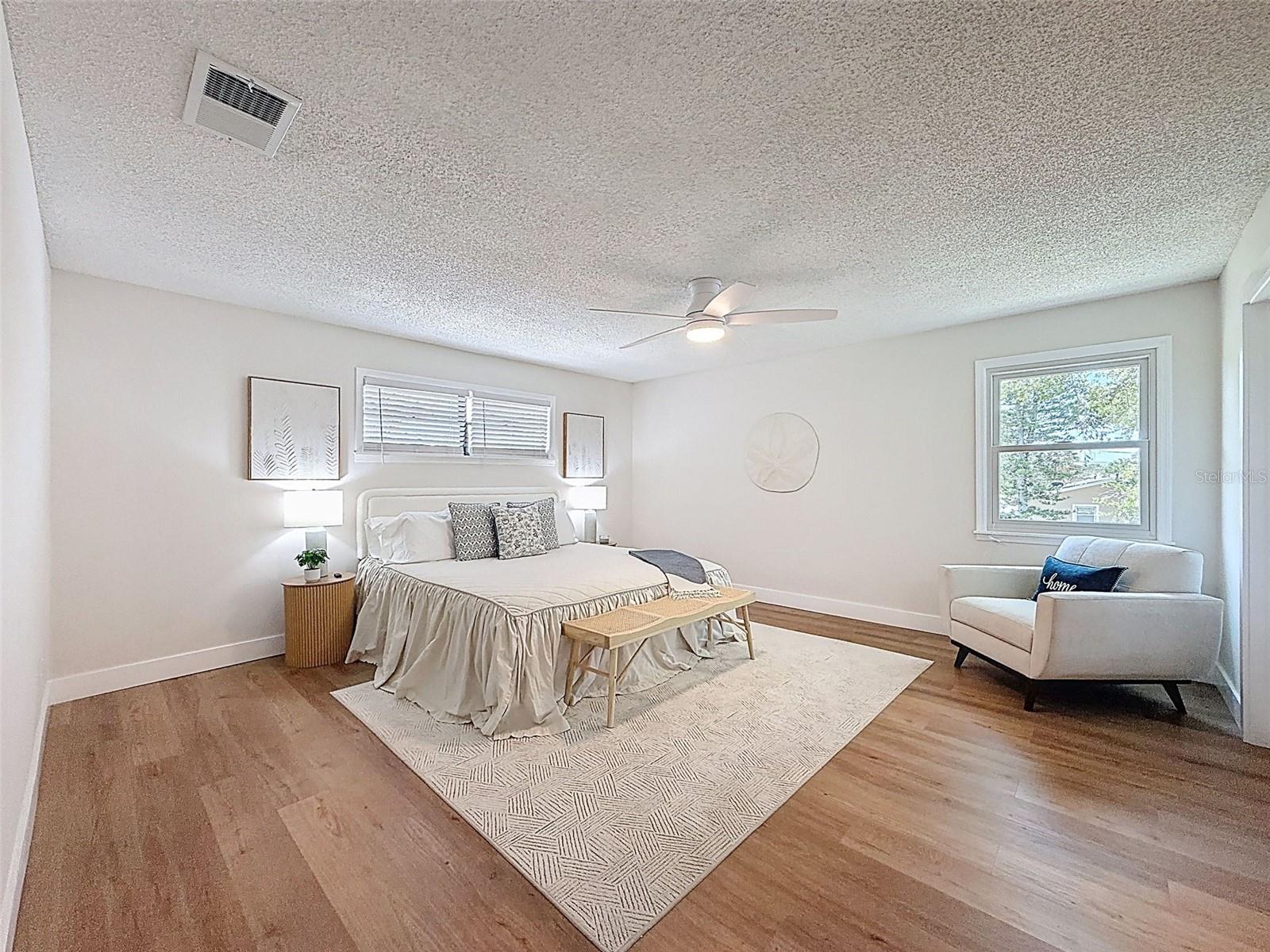 Image 4 of 29 For 1899 Shore Acres Boulevard Ne