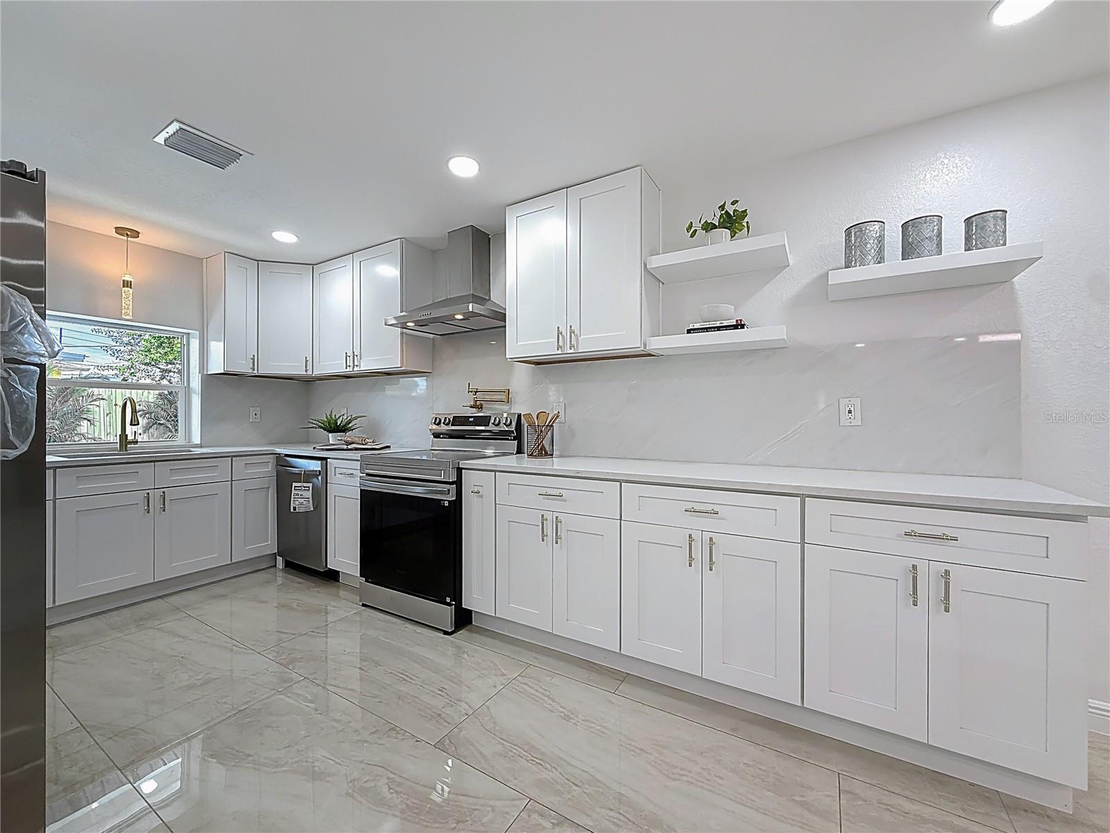 Image 11 of 46 For 910 Alcazar Way S