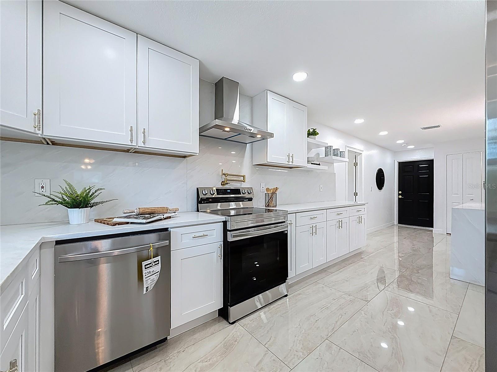 Image 15 of 46 For 910 Alcazar Way S