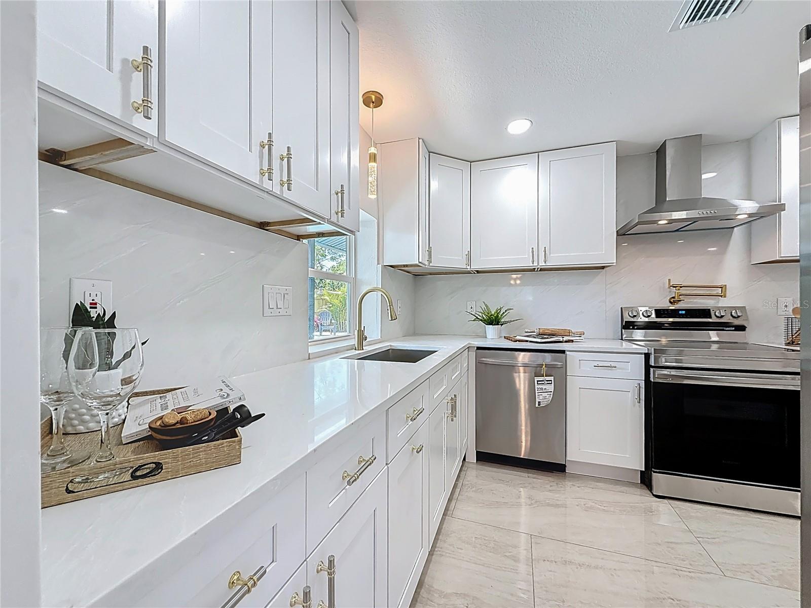 Image 16 of 46 For 910 Alcazar Way S