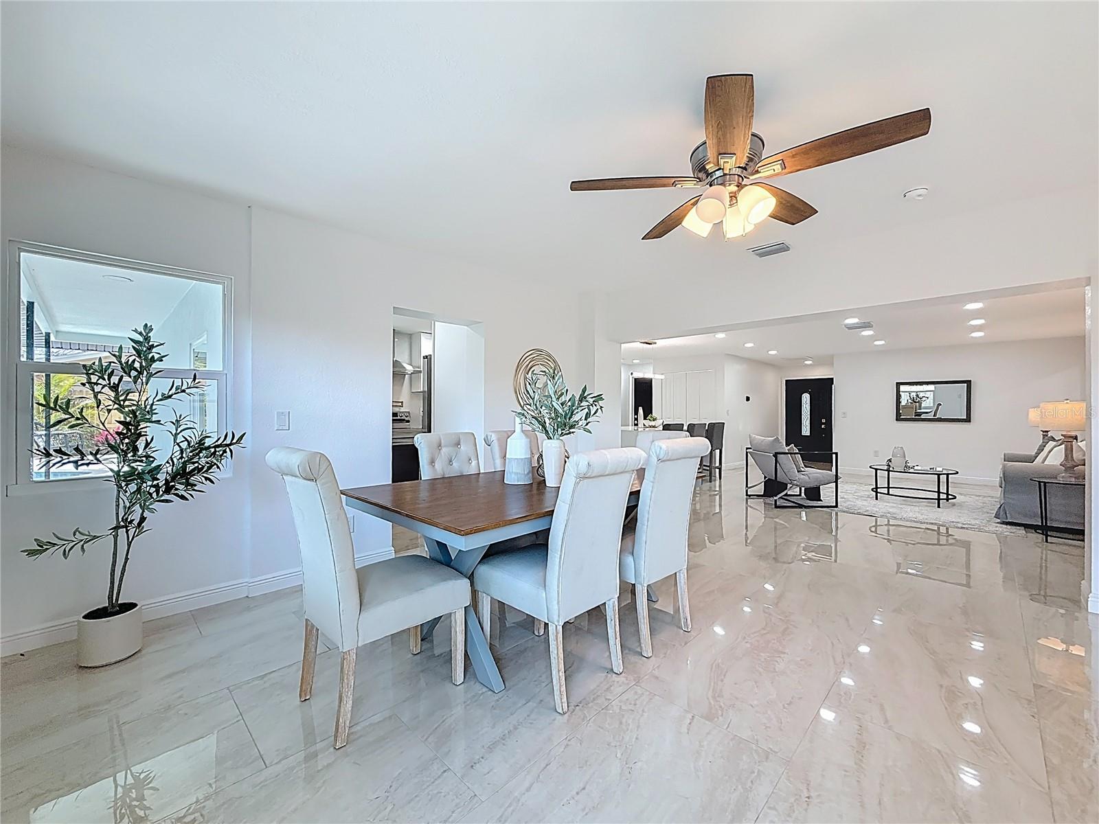 Image 18 of 46 For 910 Alcazar Way S