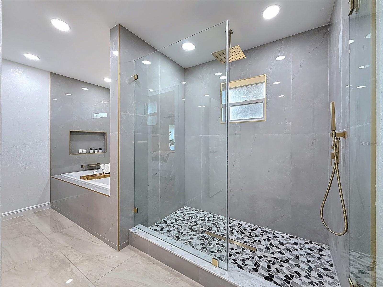 Image 38 of 46 For 910 Alcazar Way S