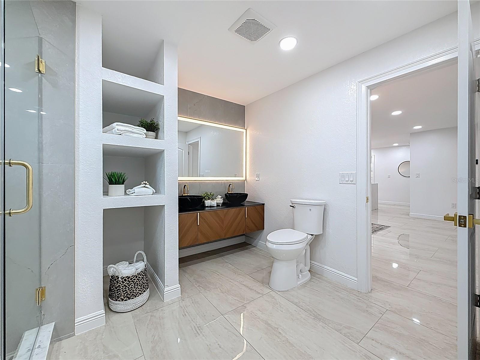 Image 39 of 46 For 910 Alcazar Way S