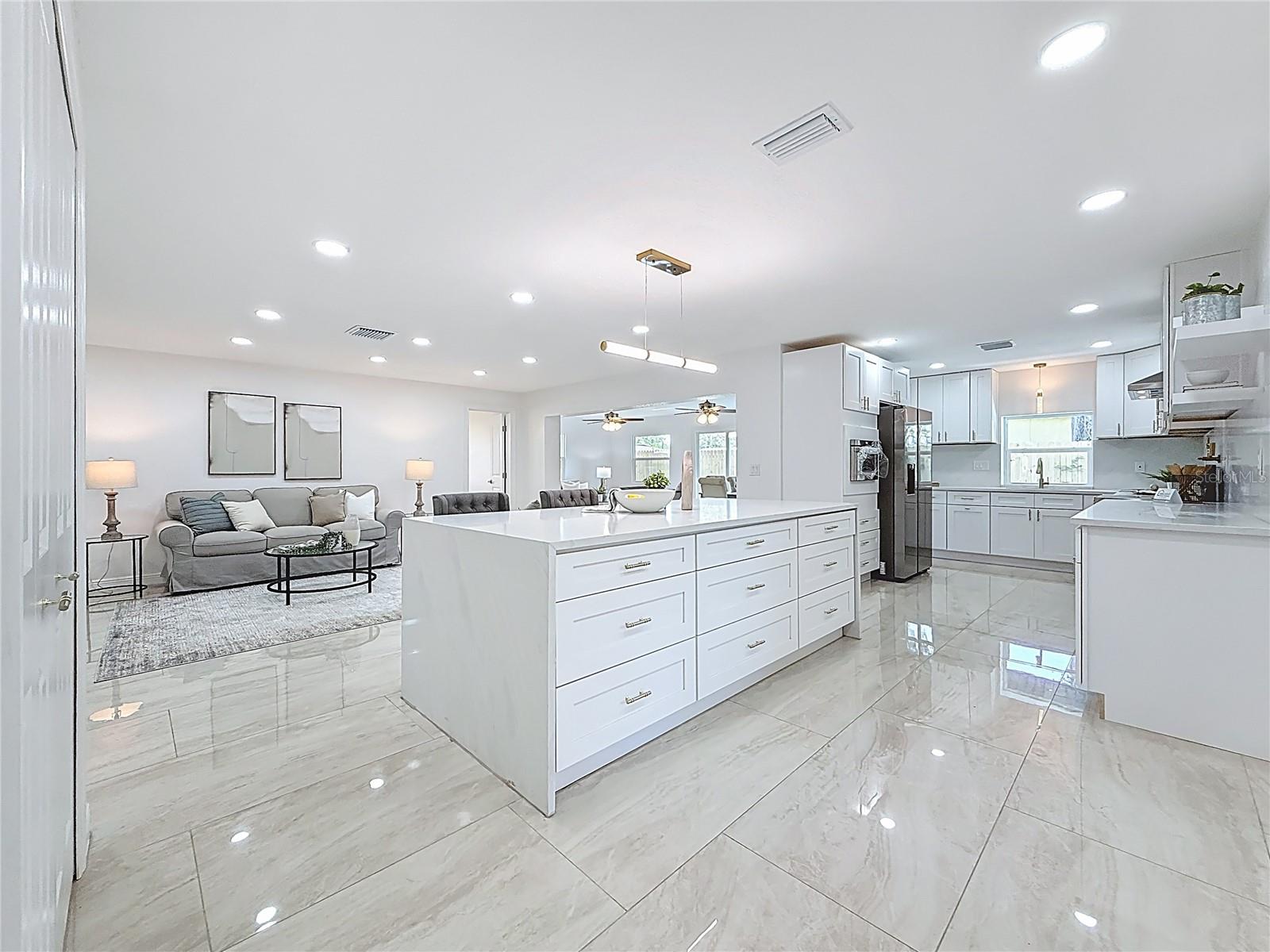 Image 9 of 46 For 910 Alcazar Way S