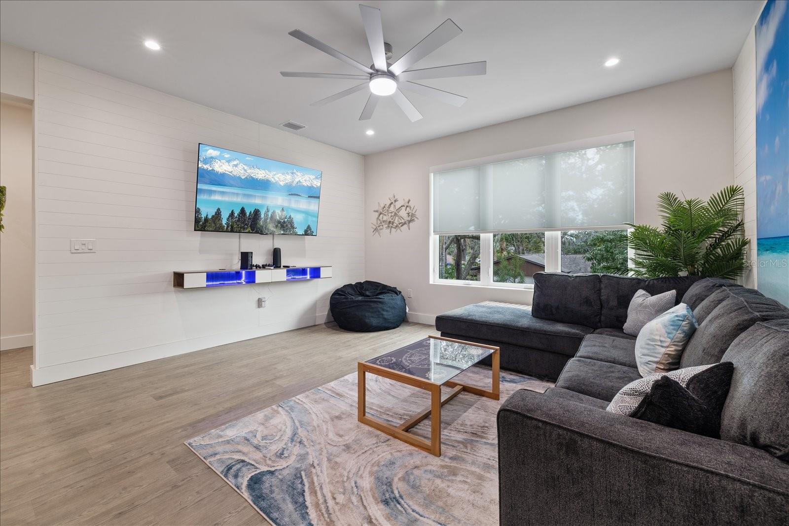 Image 20 of 54 For 623 Petit Way