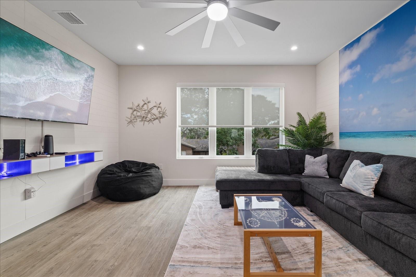 Image 22 of 54 For 623 Petit Way