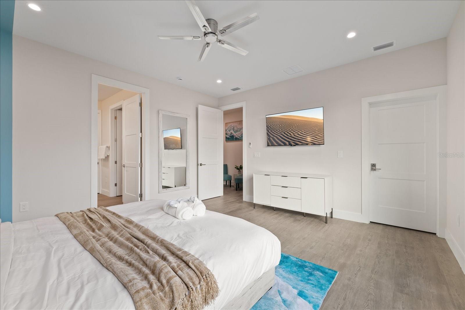 Image 40 of 54 For 623 Petit Way