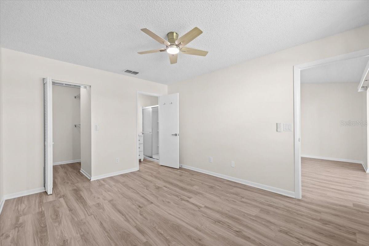 Image 18 of 29 For 1390 Oak Hill Drive 202