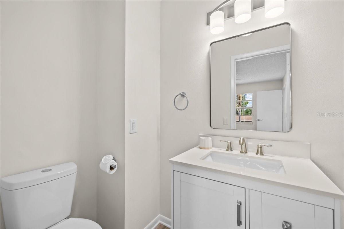 Image 21 of 29 For 1390 Oak Hill Drive 202