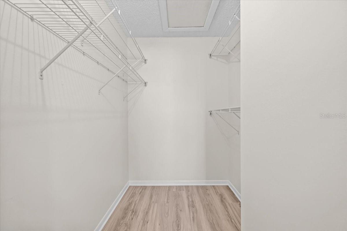 Image 23 of 29 For 1390 Oak Hill Drive 202