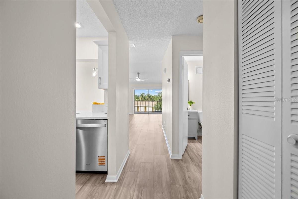 Image 6 of 29 For 1390 Oak Hill Drive 202