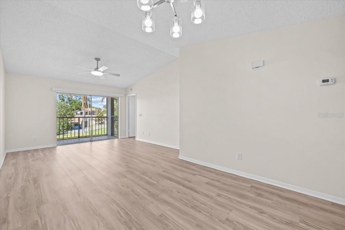 Image 8 of 29 For 1390 Oak Hill Drive 202