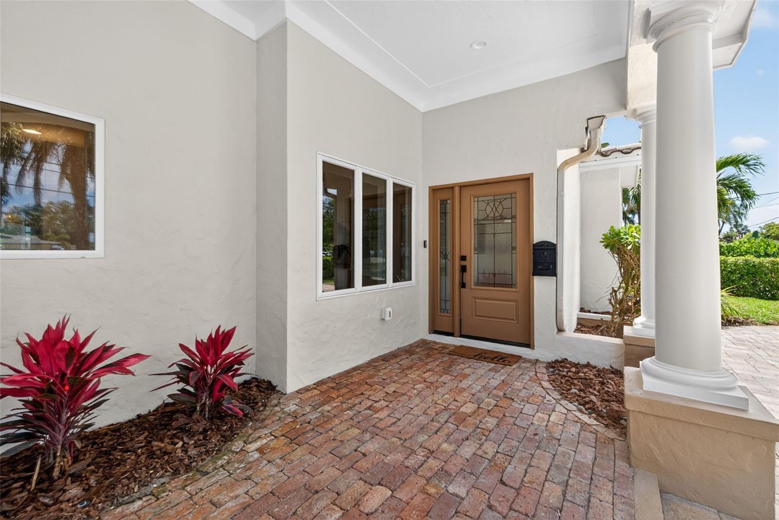 Listing photo id 11 for 1233 Eden Isle Drive Ne