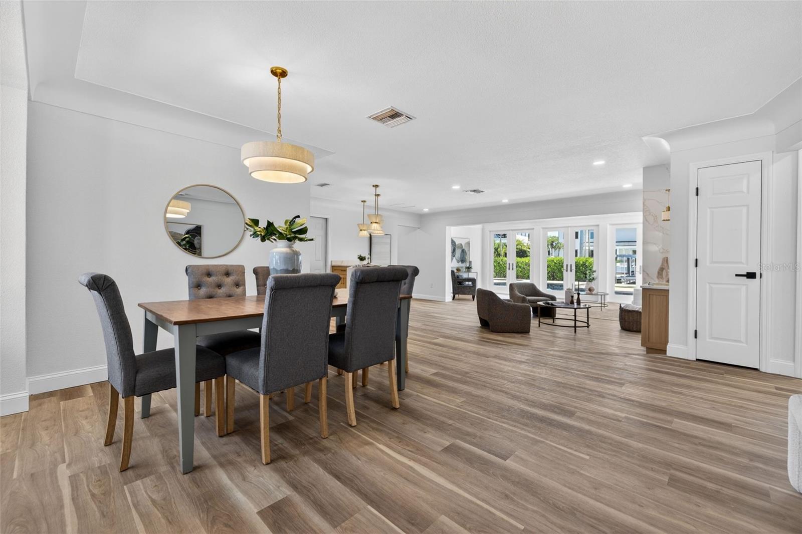 Listing photo id 12 for 1233 Eden Isle Drive Ne