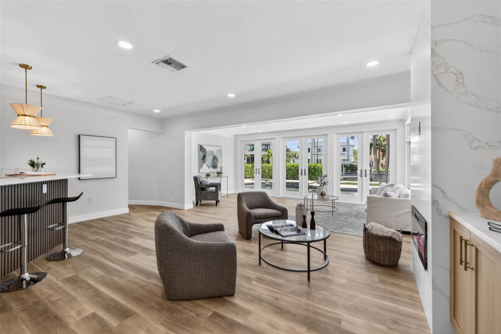 Listing photo id 15 for 1233 Eden Isle Drive Ne