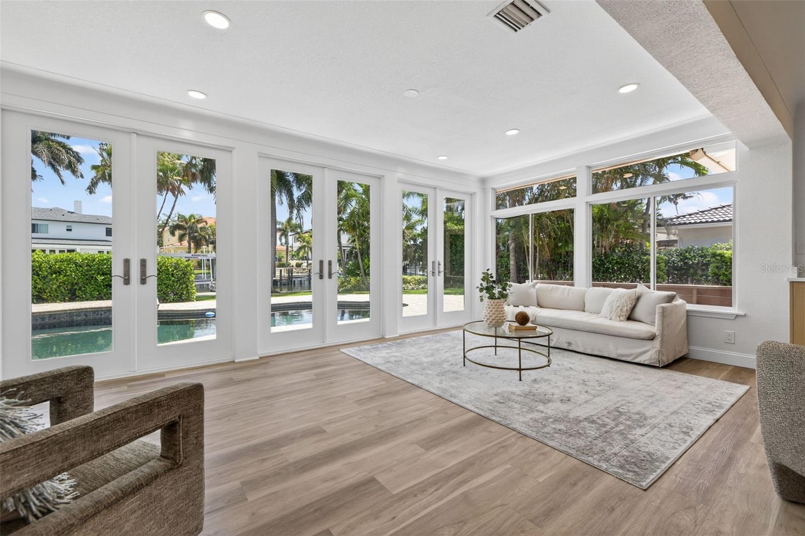 Listing photo id 17 for 1233 Eden Isle Drive Ne