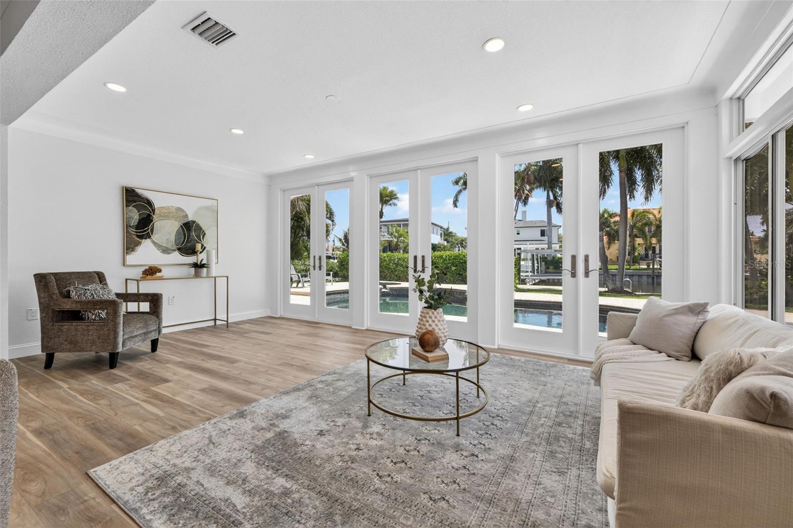 Listing photo id 18 for 1233 Eden Isle Drive Ne