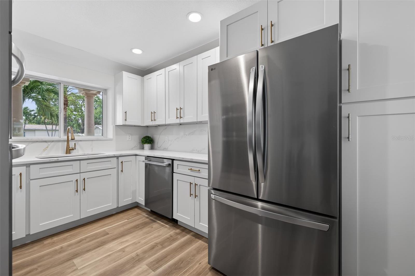 Listing photo id 24 for 1233 Eden Isle Drive Ne