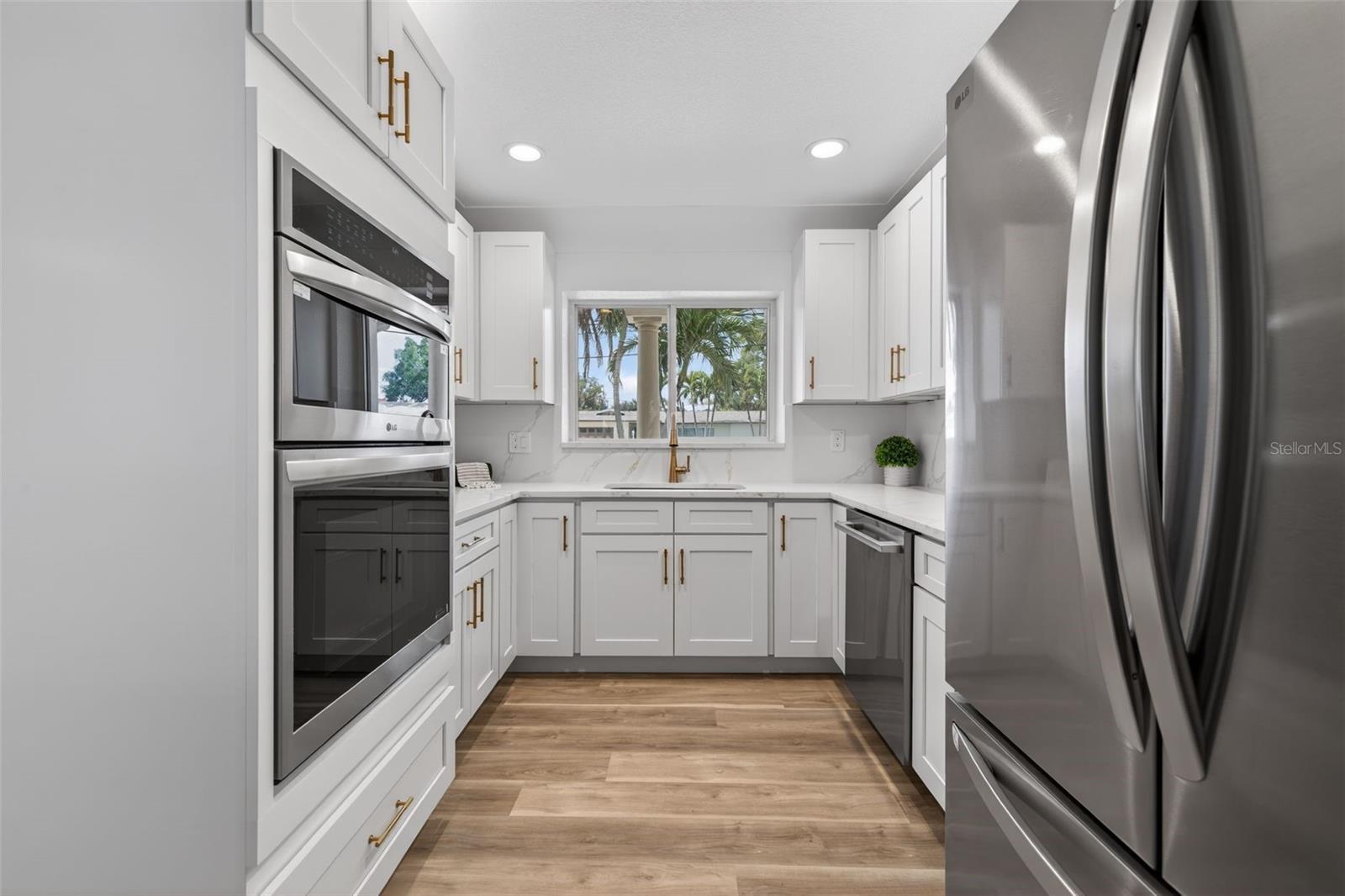 Listing photo id 25 for 1233 Eden Isle Drive Ne