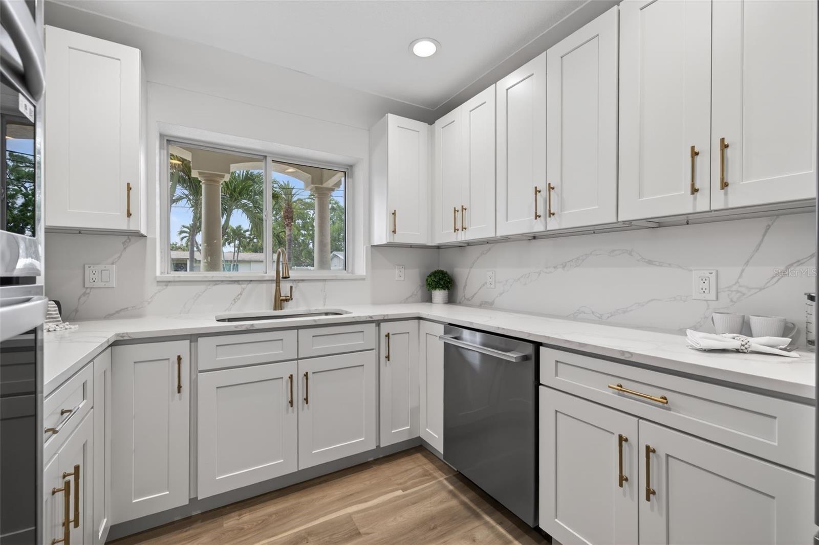 Listing photo id 26 for 1233 Eden Isle Drive Ne