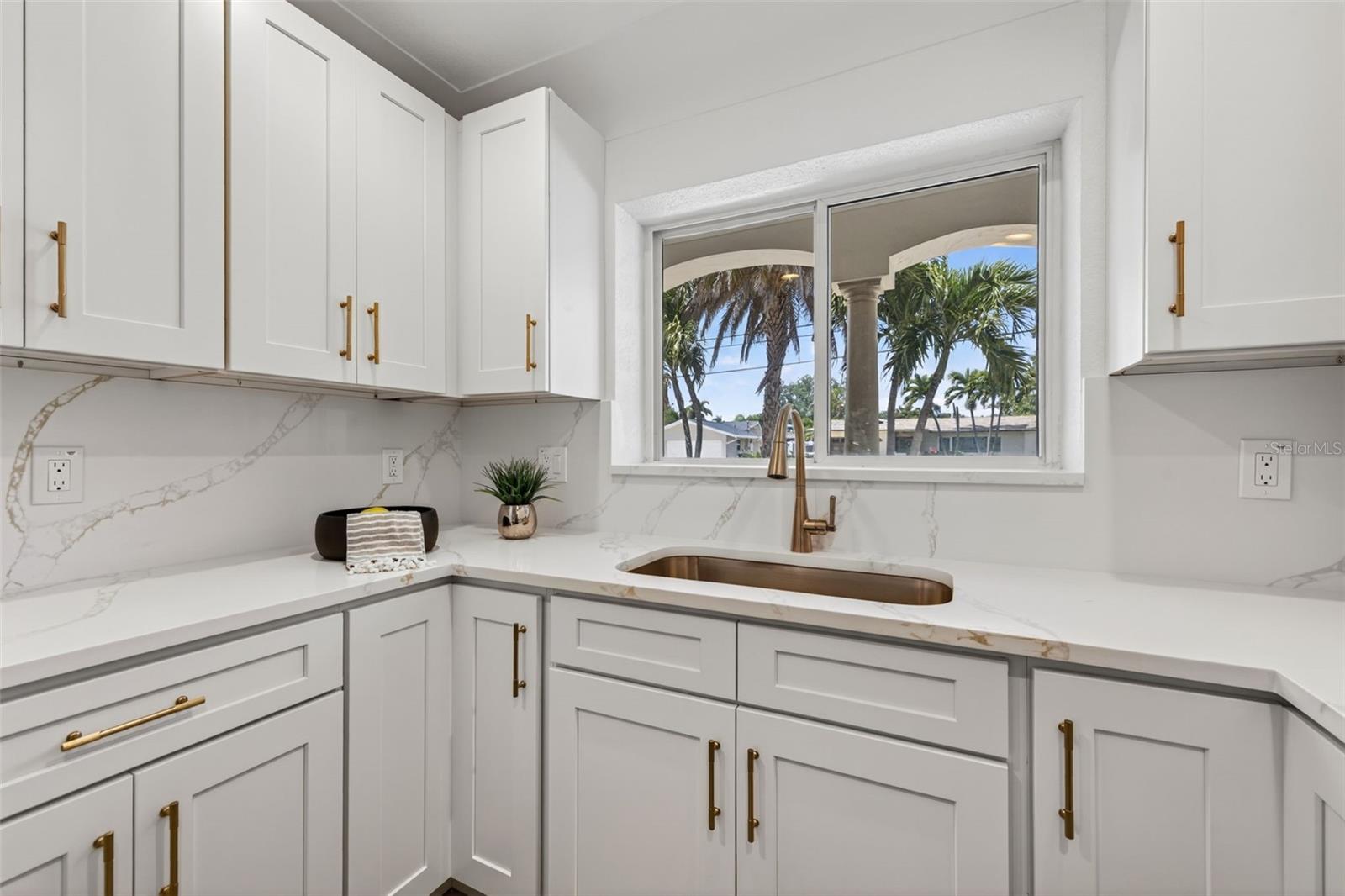 Listing photo id 27 for 1233 Eden Isle Drive Ne