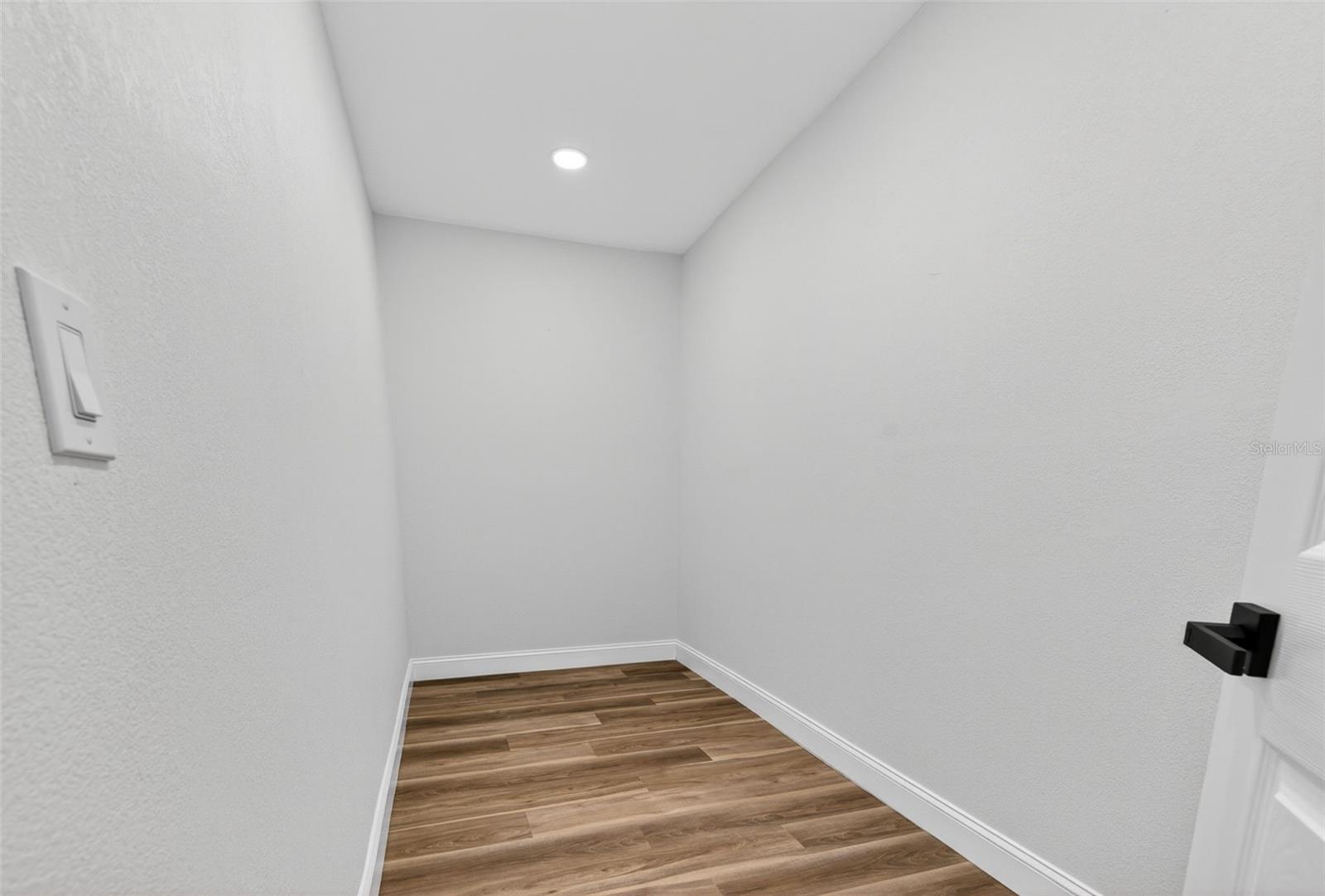 Listing photo id 31 for 1233 Eden Isle Drive Ne