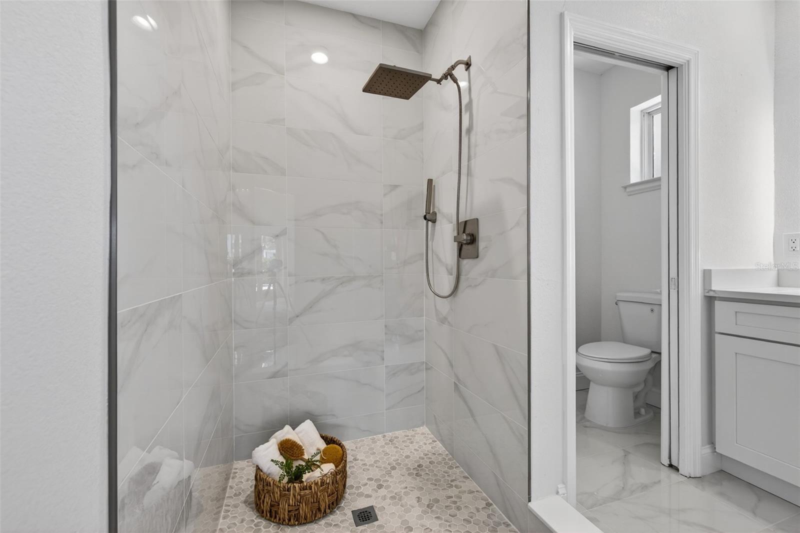 Listing photo id 32 for 1233 Eden Isle Drive Ne