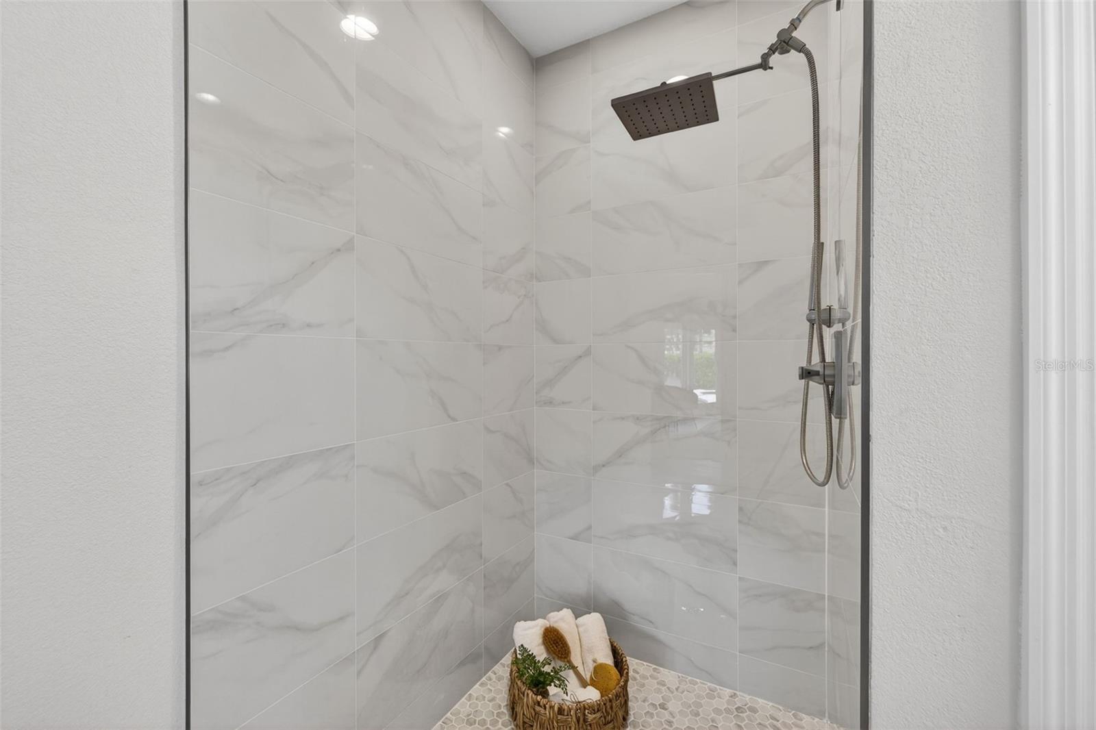 Listing photo id 33 for 1233 Eden Isle Drive Ne