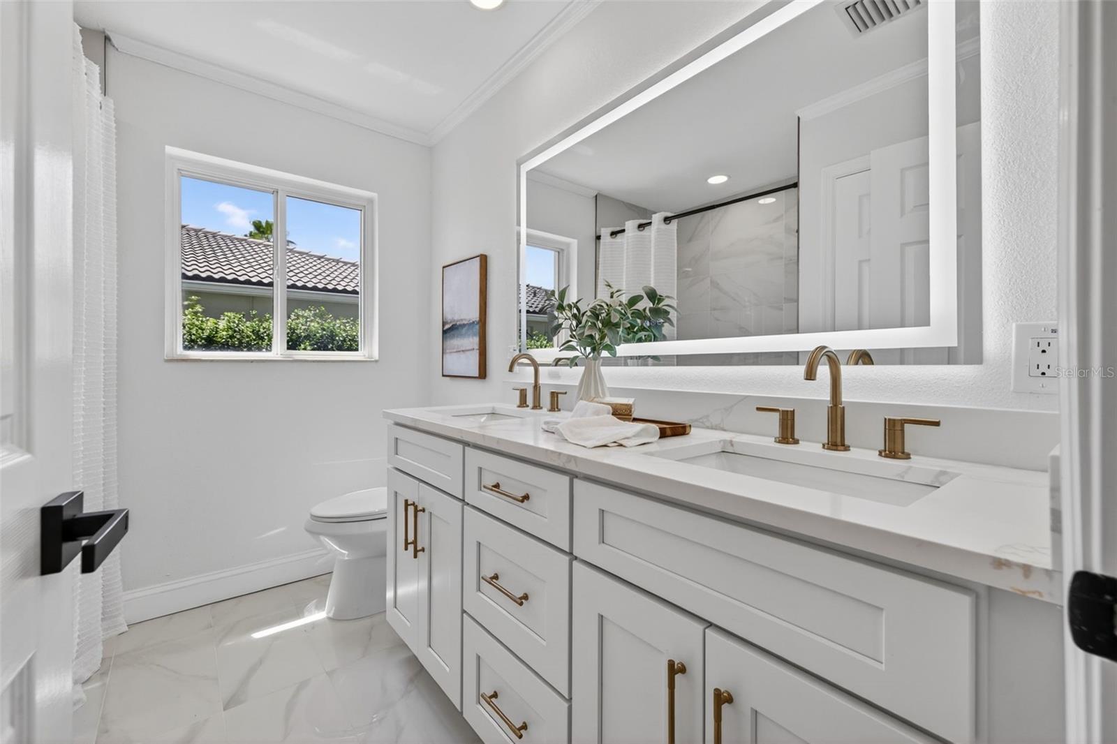 Listing photo id 37 for 1233 Eden Isle Drive Ne