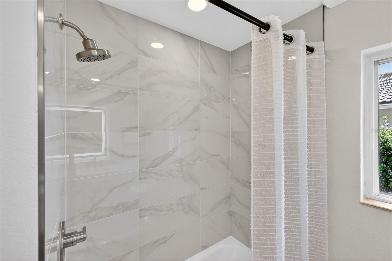 Listing photo id 38 for 1233 Eden Isle Drive Ne