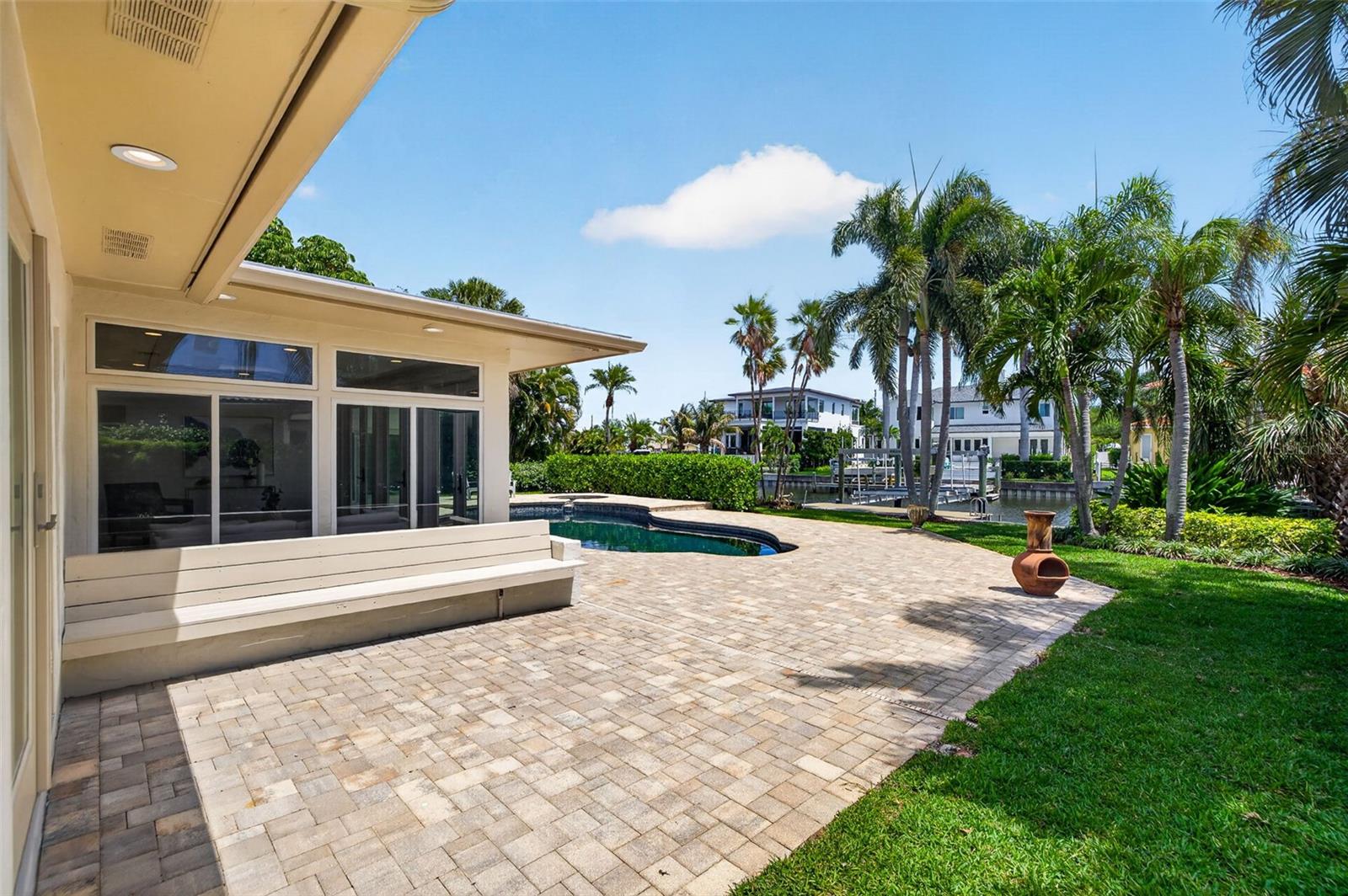 Listing photo id 40 for 1233 Eden Isle Drive Ne