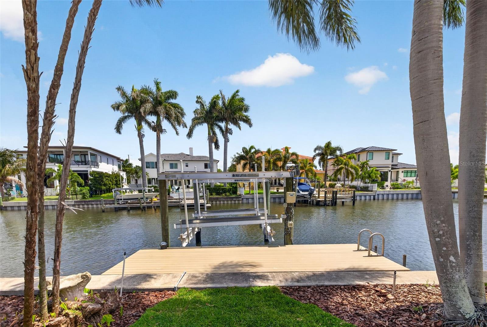 Listing photo id 44 for 1233 Eden Isle Drive Ne