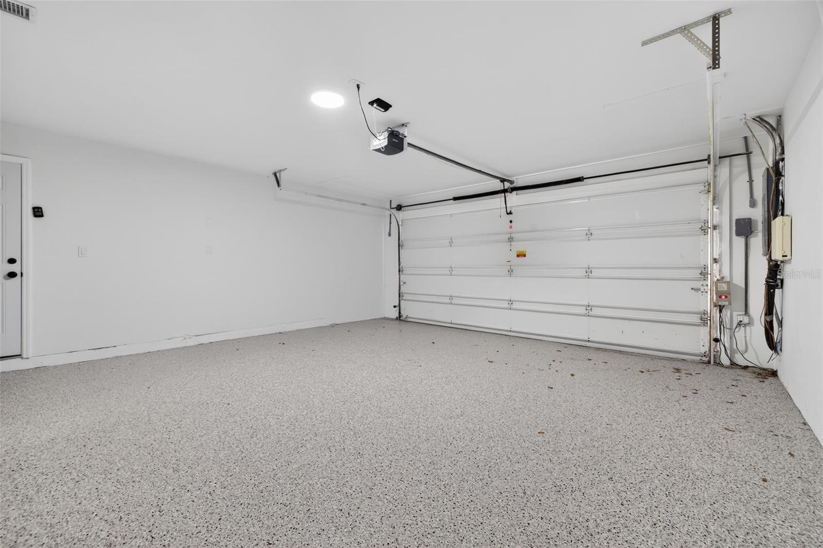 Listing photo id 47 for 1233 Eden Isle Drive Ne