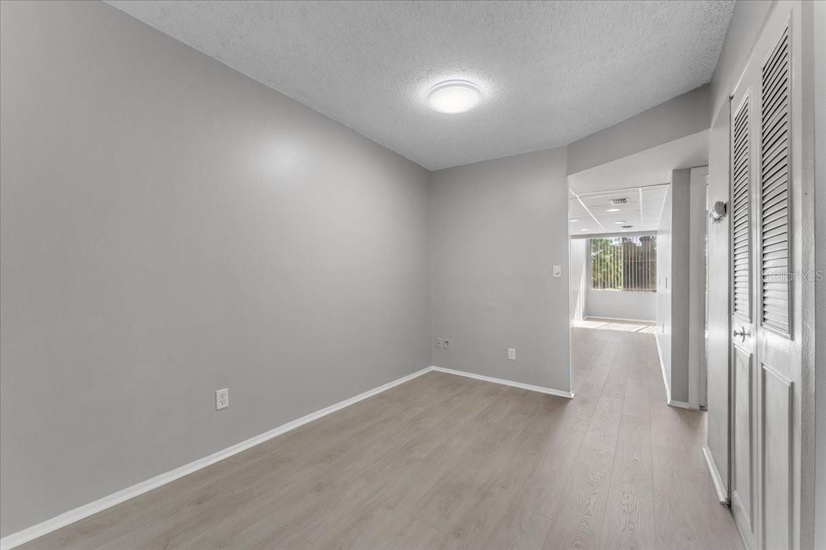 Listing photo id 9 for 4885 1st Street Ne 212