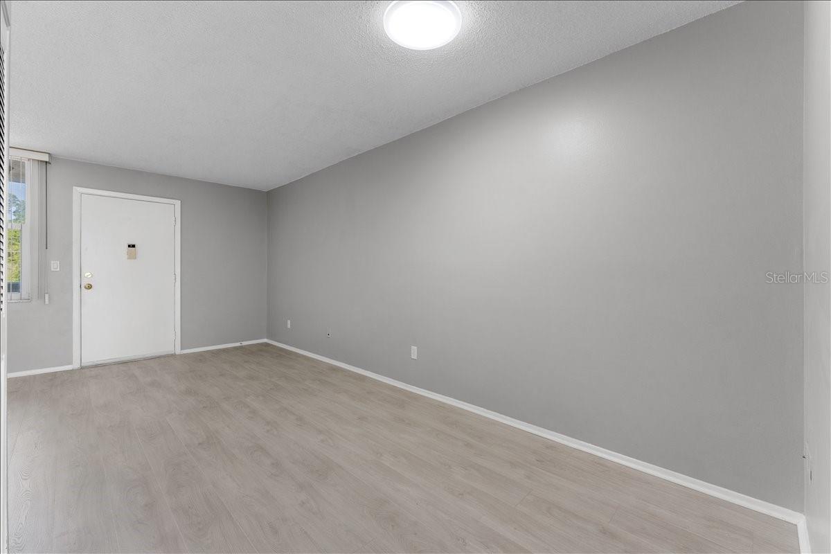 Listing photo id 10 for 4885 1st Street Ne 212