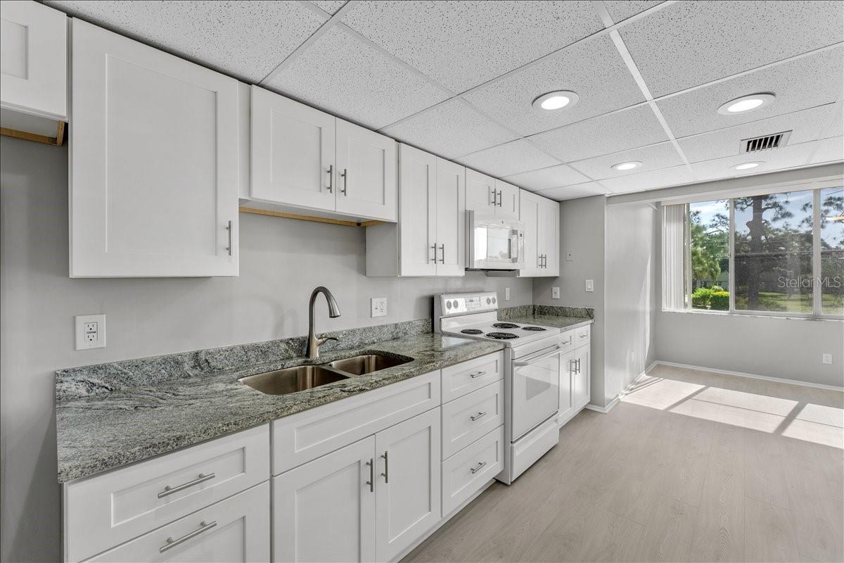 Listing photo id 11 for 4885 1st Street Ne 212