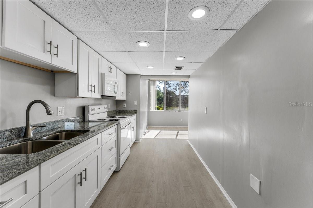 Listing photo id 12 for 4885 1st Street Ne 212